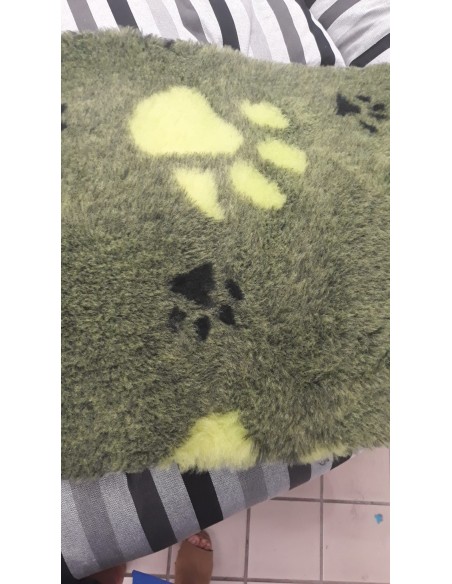 TAPPETO ASSORBENTE CM.150X100 €.39,00. Cucce e Letti Per Cani