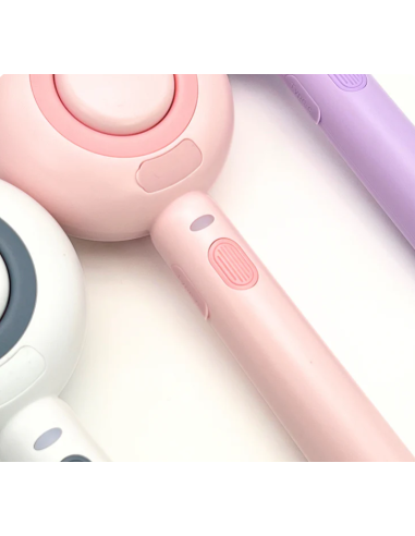 Spazzy Spazzola Portatile Con Nebulizzatore  a Freddo bianca . Toelettatura per cani e gatti.